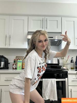 Busy B ASMR photo #1126