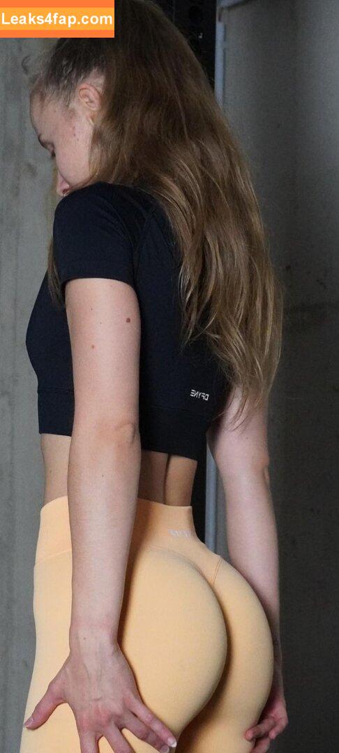 By.isabelyvonne leaked photo photo #0075