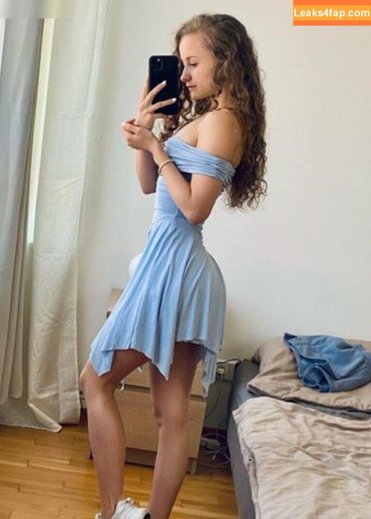 By.isabelyvonne leaked photo photo #0083