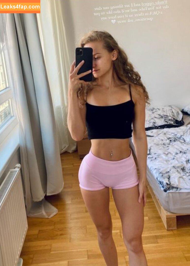 By.isabelyvonne leaked photo photo #0101