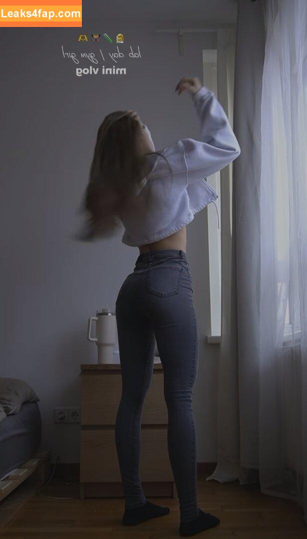By.isabelyvonne leaked photo photo #0142