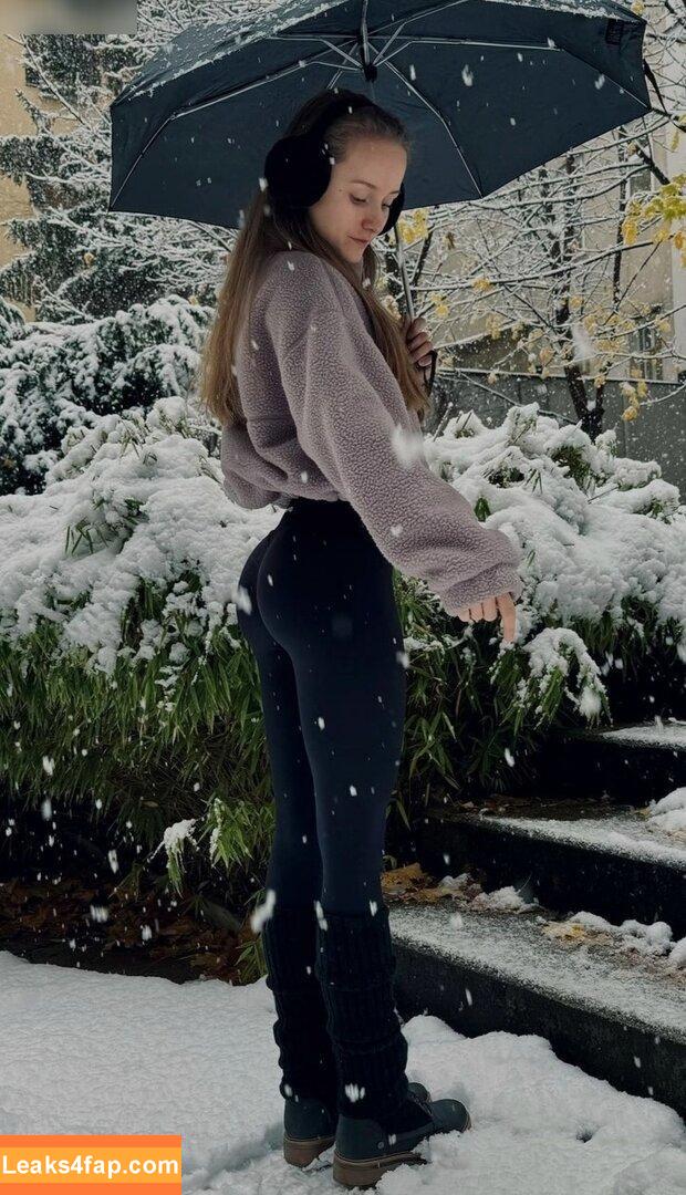 By.isabelyvonne leaked photo photo #0151