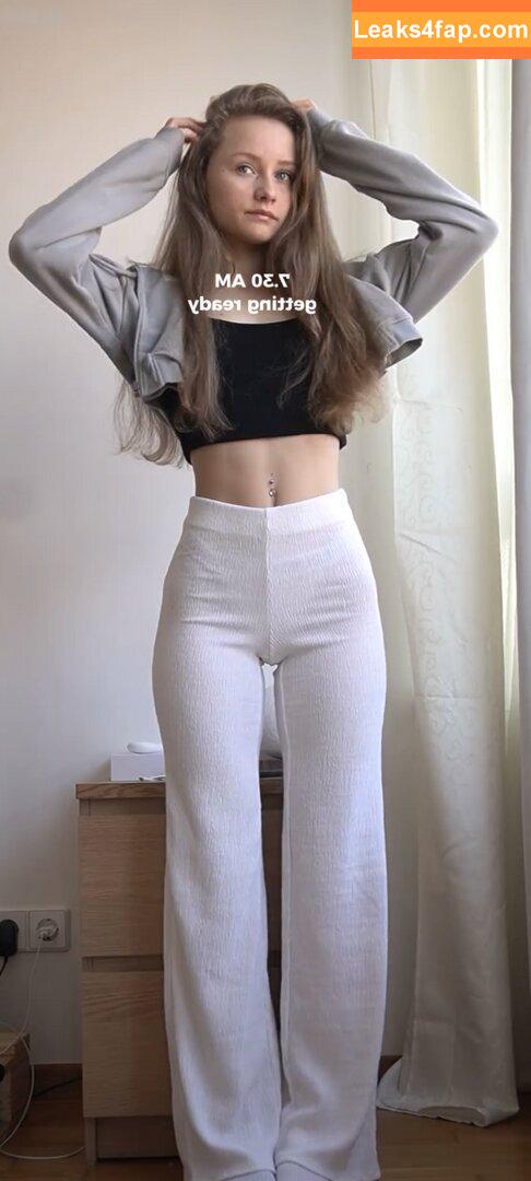 By.isabelyvonne leaked photo photo #0294