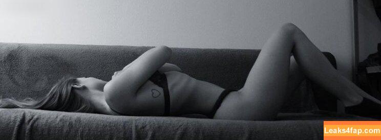 By.isabelyvonne leaked photo photo #0300