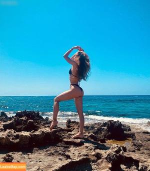 By.isabelyvonne photo #0022