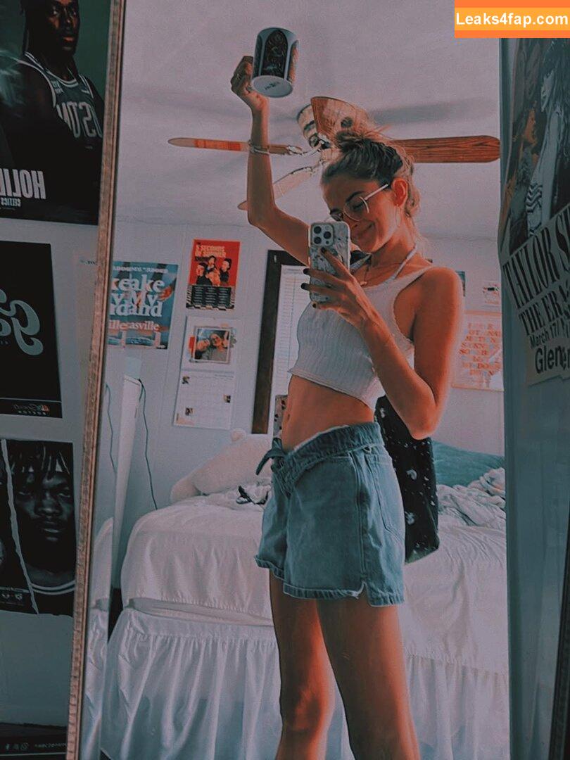 Caitlin Marie Reacts / She's Scared / the.caitlin.marie слитое фото фото #0003