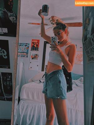 Caitlin Marie Reacts photo #0003