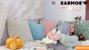 Caitlin Marie Reacts photo #0014