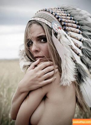 Caitlin Stasey photo #0044