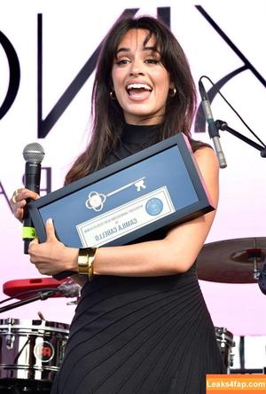 Camila Cabello фото #3990