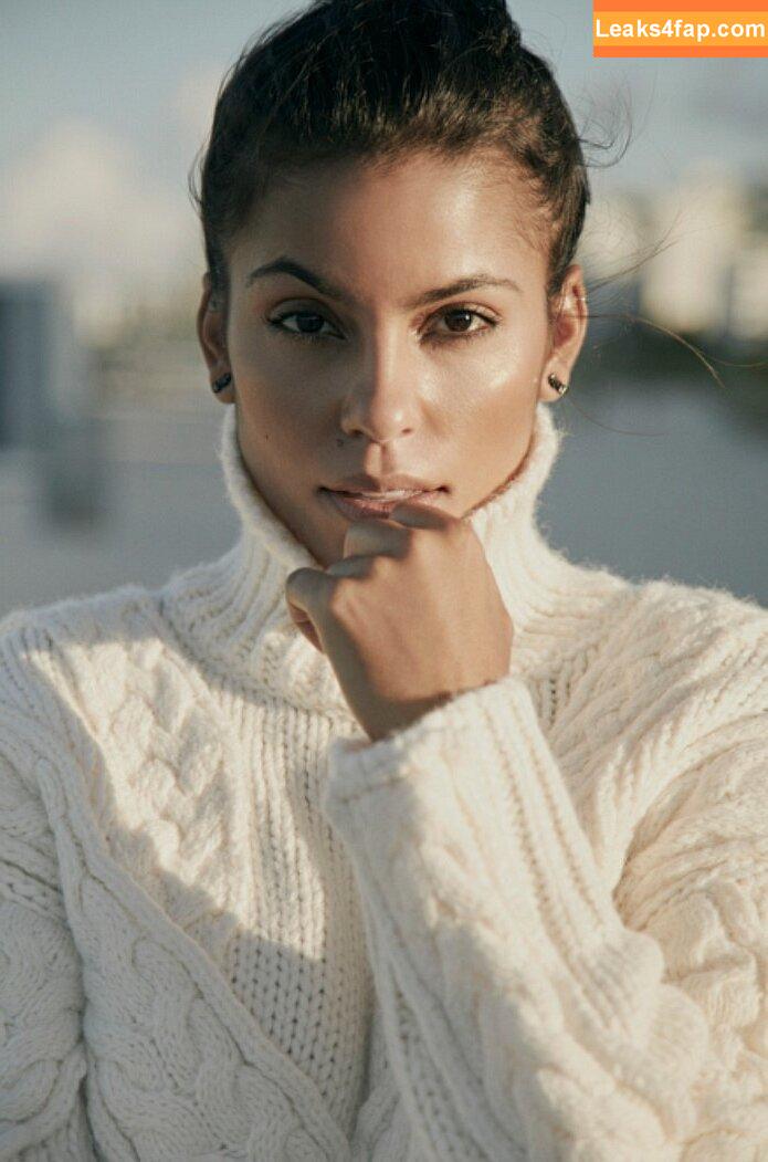 Camila Tavares /  leaked photo photo #0022