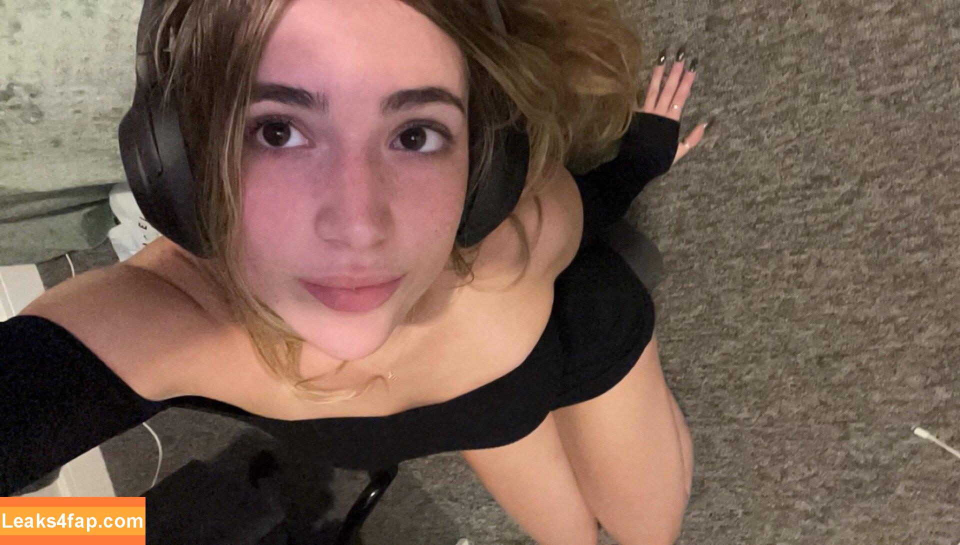 Camilla2467 / niqhttae2 leaked photo photo #0003