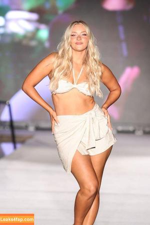 Camille Kostek photo #0008