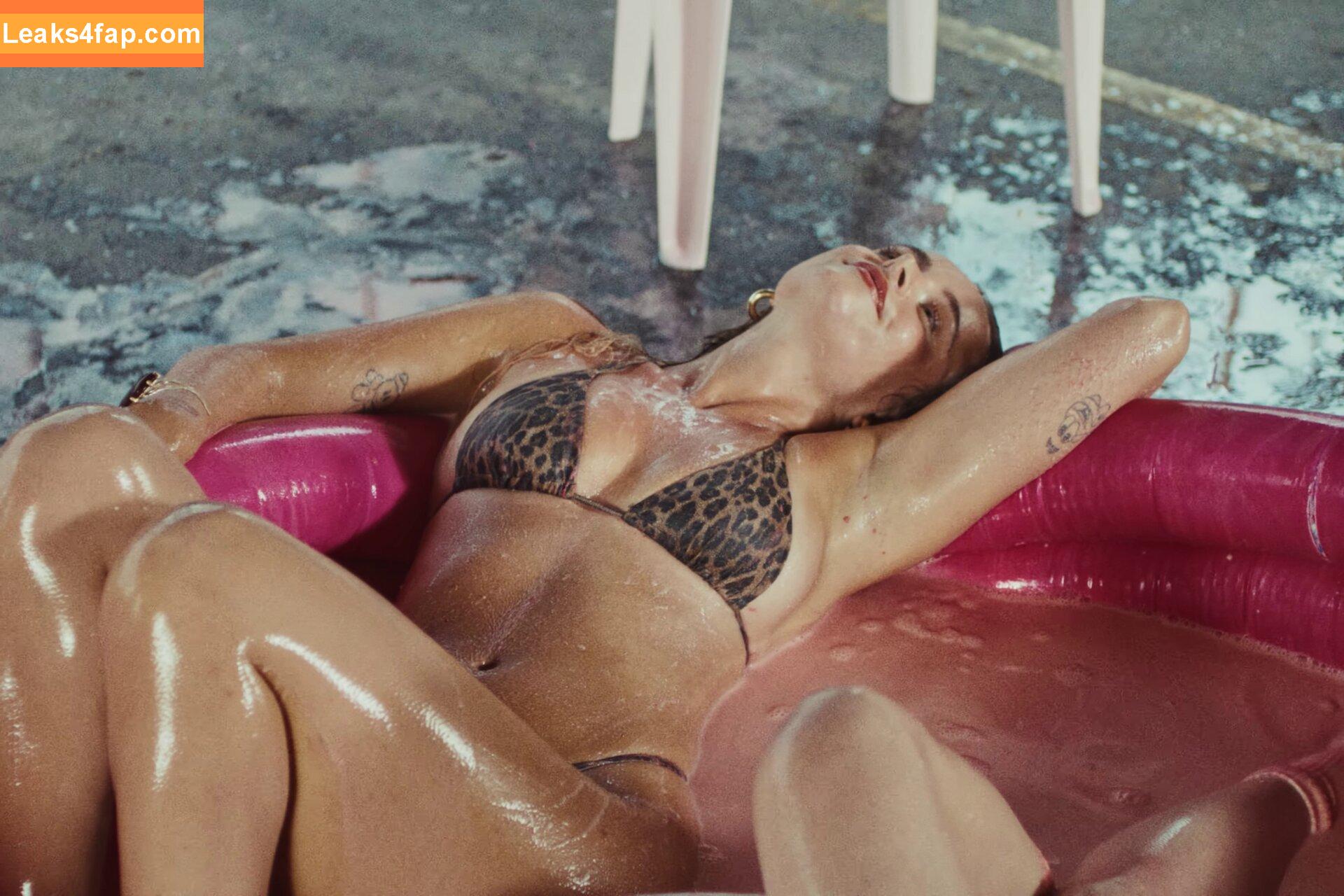 Camille LV / CamilleLvqu / camille_lvqu / camillelovesboats leaked photo photo #0145