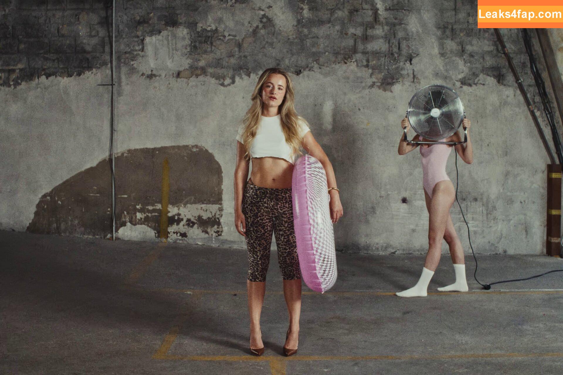 Camille LV / CamilleLvqu / camille_lvqu / camillelovesboats leaked photo photo #0146