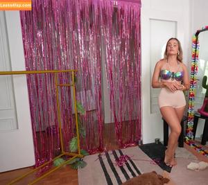 Camille LV photo #0133