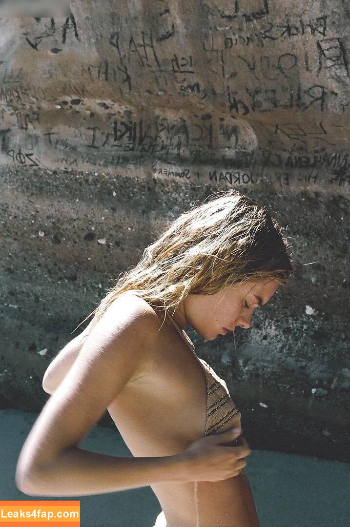 Camille Rowe / fingermonkey leaked photo photo #0098