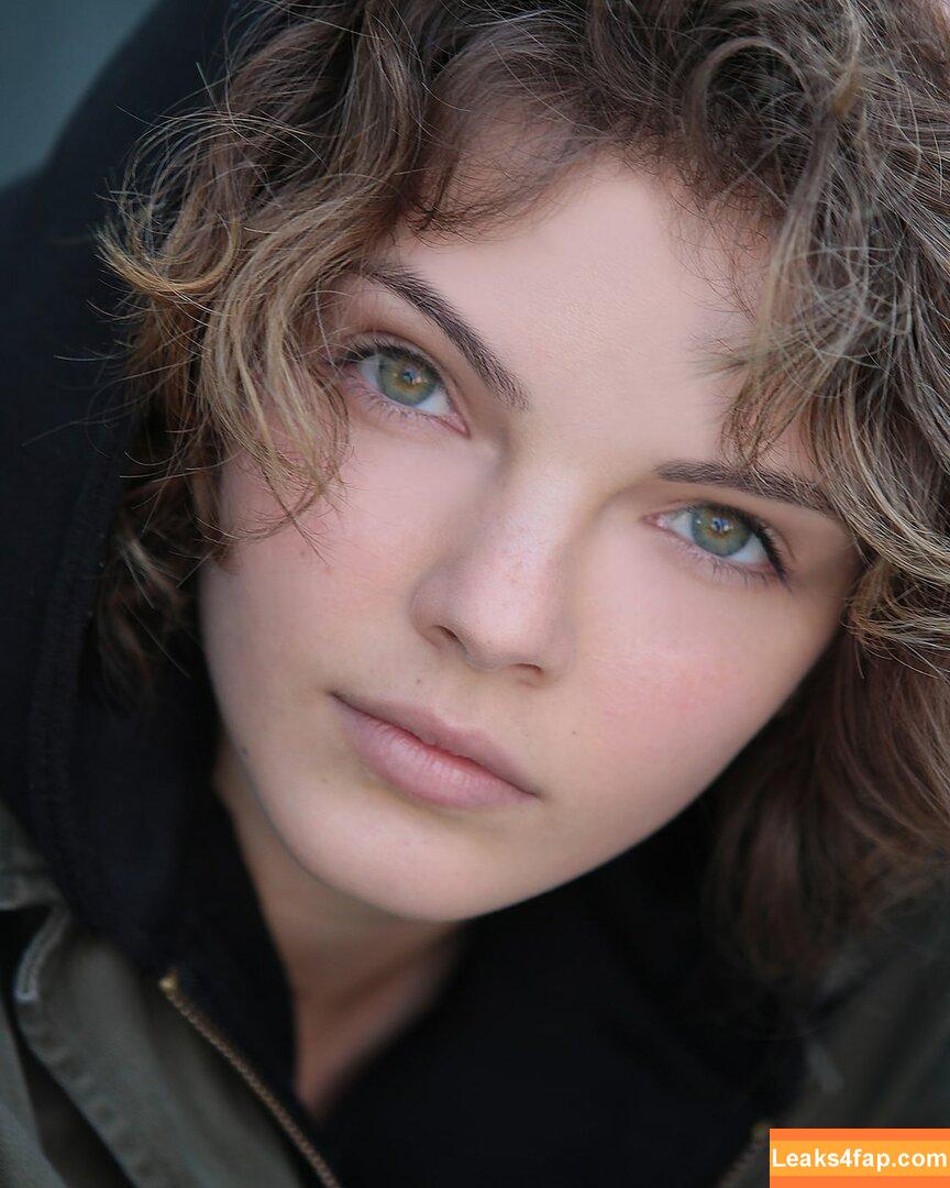 Camren Bicondova /  слитое фото фото #0001