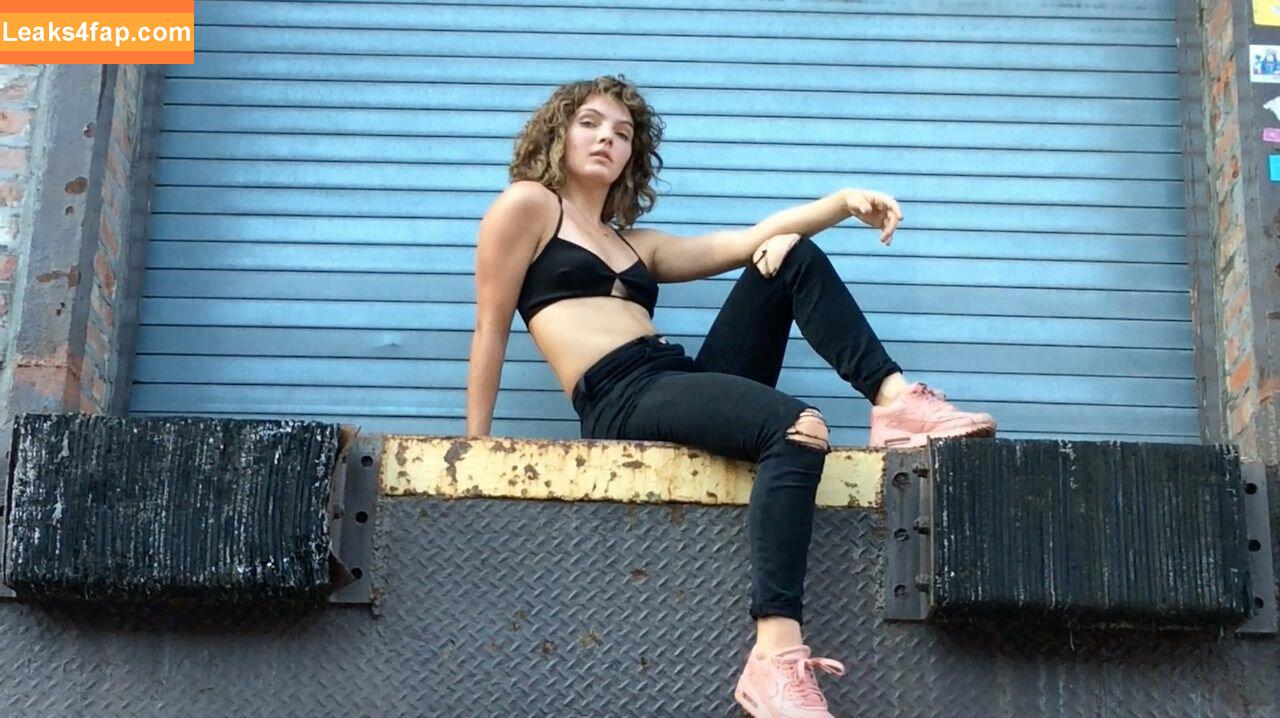 Camren Bicondova /  слитое фото фото #0016