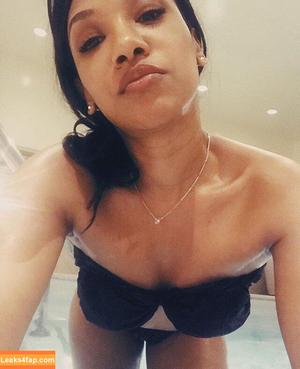 Candice Patton photo #0031