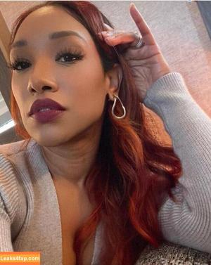 Candice Patton photo #0034