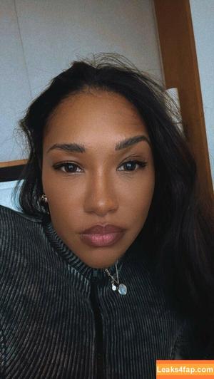 Candice Patton photo #0087