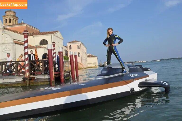 Cara Delevingne / CaraDelevingneOfficialPage / caradelevingne слитое фото фото #0109