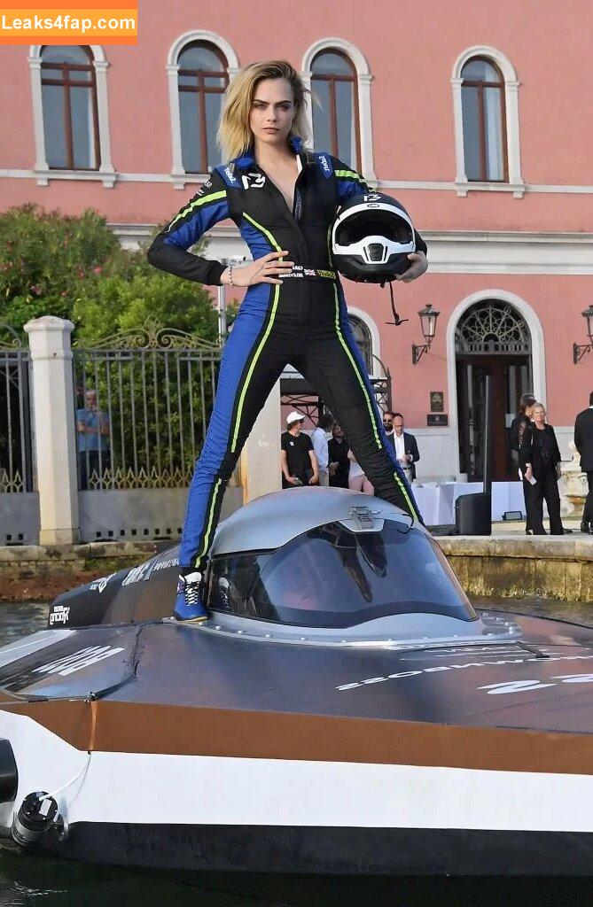 Cara Delevingne / CaraDelevingneOfficialPage / caradelevingne слитое фото фото #0113