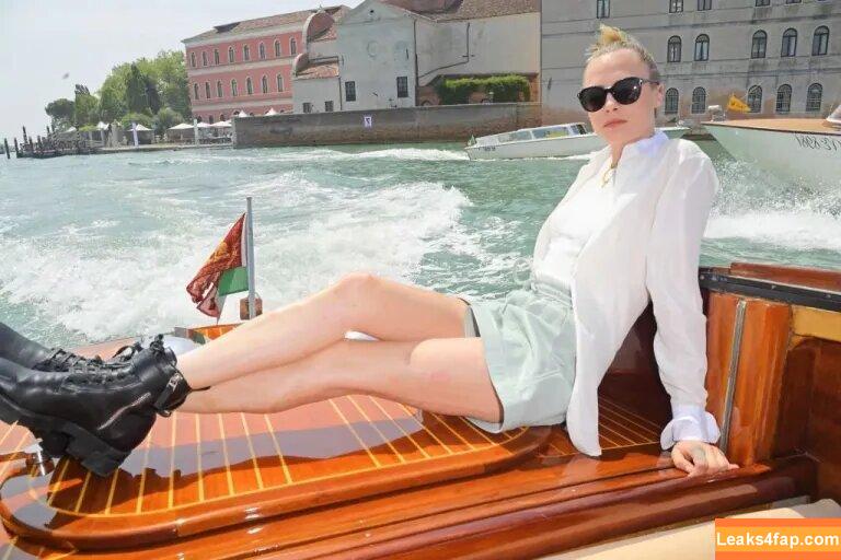 Cara Delevingne / CaraDelevingneOfficialPage / caradelevingne слитое фото фото #0114