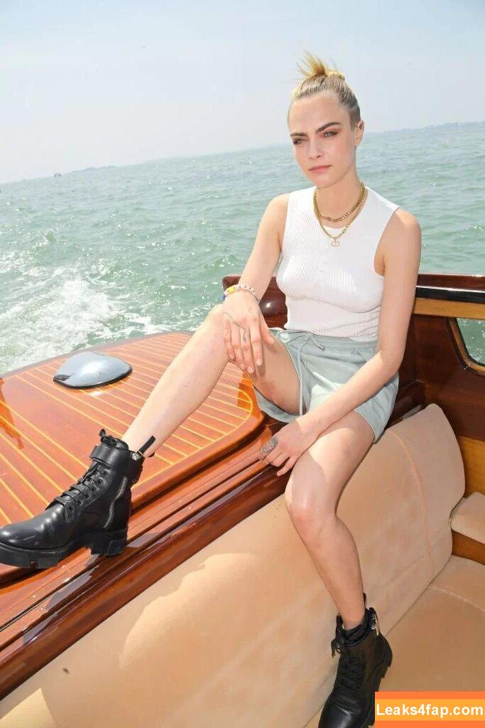 Cara Delevingne / CaraDelevingneOfficialPage / caradelevingne слитое фото фото #0126