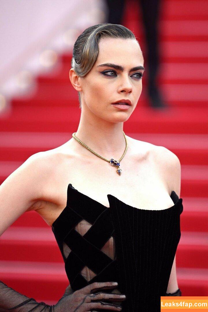 Cara Delevingne / CaraDelevingneOfficialPage / caradelevingne слитое фото фото #0143