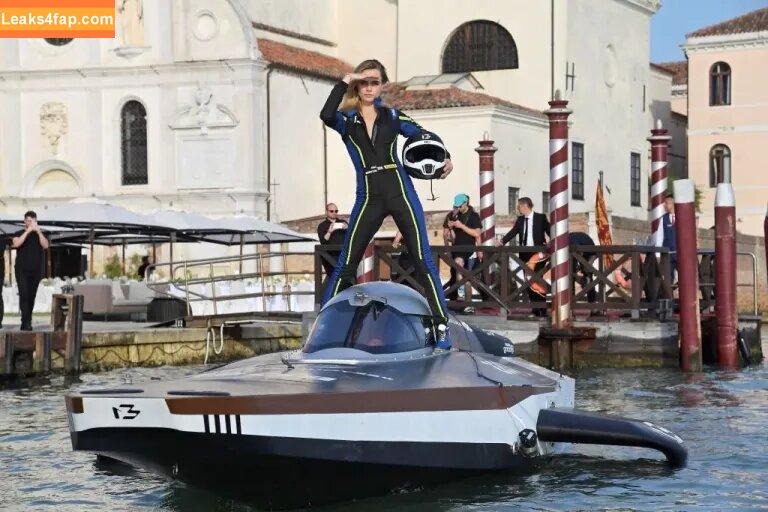 Cara Delevingne / CaraDelevingneOfficialPage / caradelevingne слитое фото фото #0146