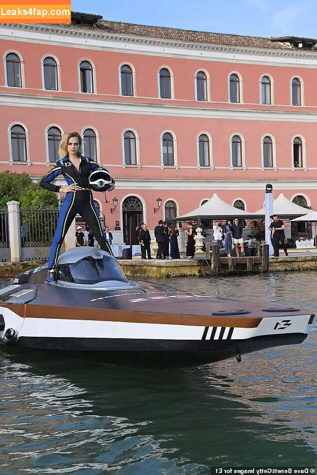 Cara Delevingne / CaraDelevingneOfficialPage / caradelevingne слитое фото фото #0149