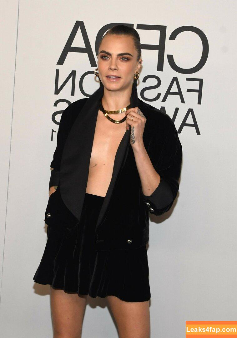 Cara Delevingne / CaraDelevingneOfficialPage / caradelevingne слитое фото фото #0164