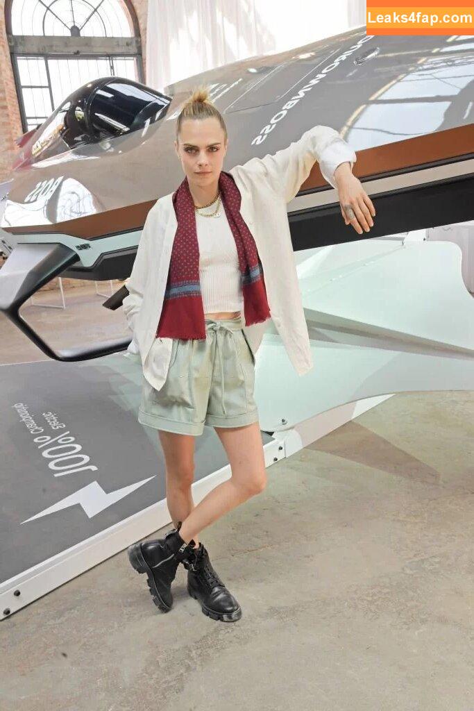 Cara Delevingne / CaraDelevingneOfficialPage / caradelevingne слитое фото фото #0169