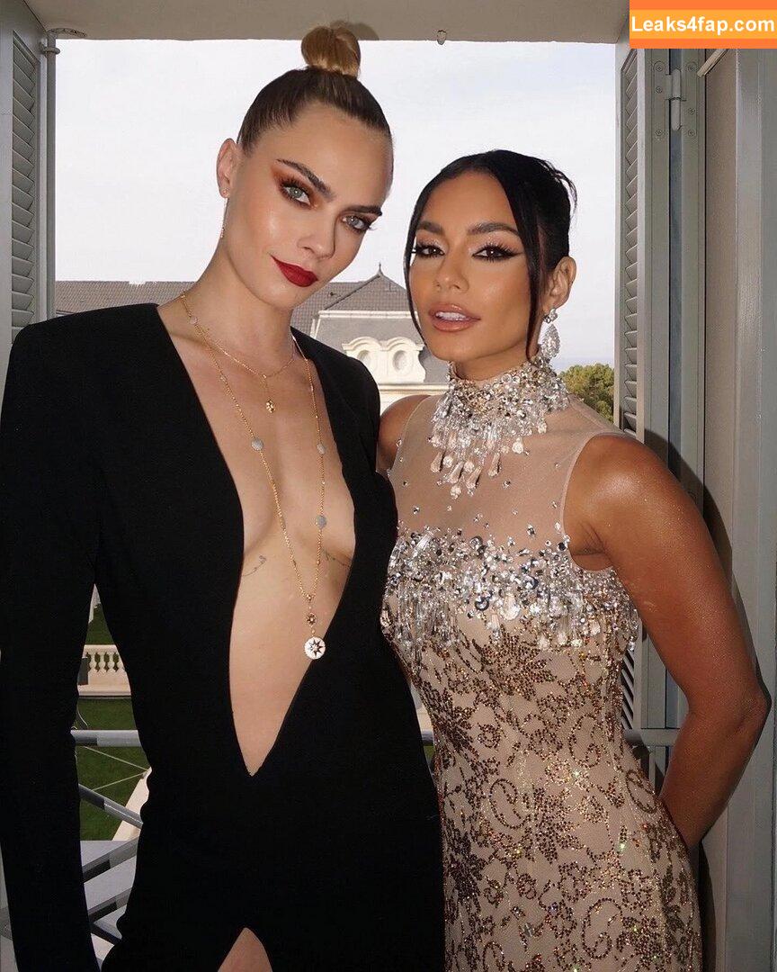 Cara Delevingne / CaraDelevingneOfficialPage / caradelevingne слитое фото фото #0189