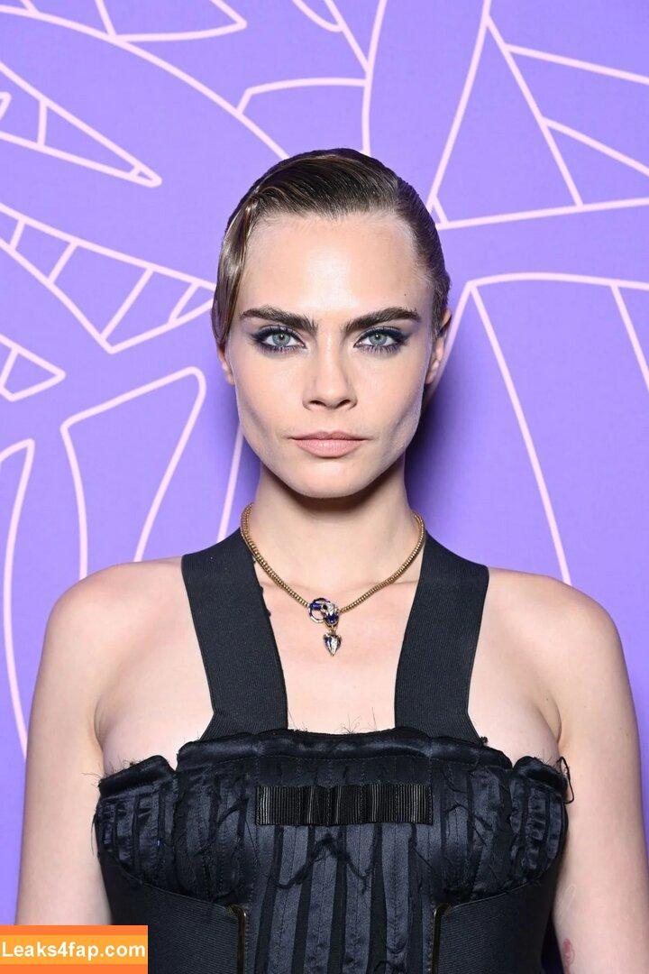 Cara Delevingne / CaraDelevingneOfficialPage / caradelevingne слитое фото фото #0190