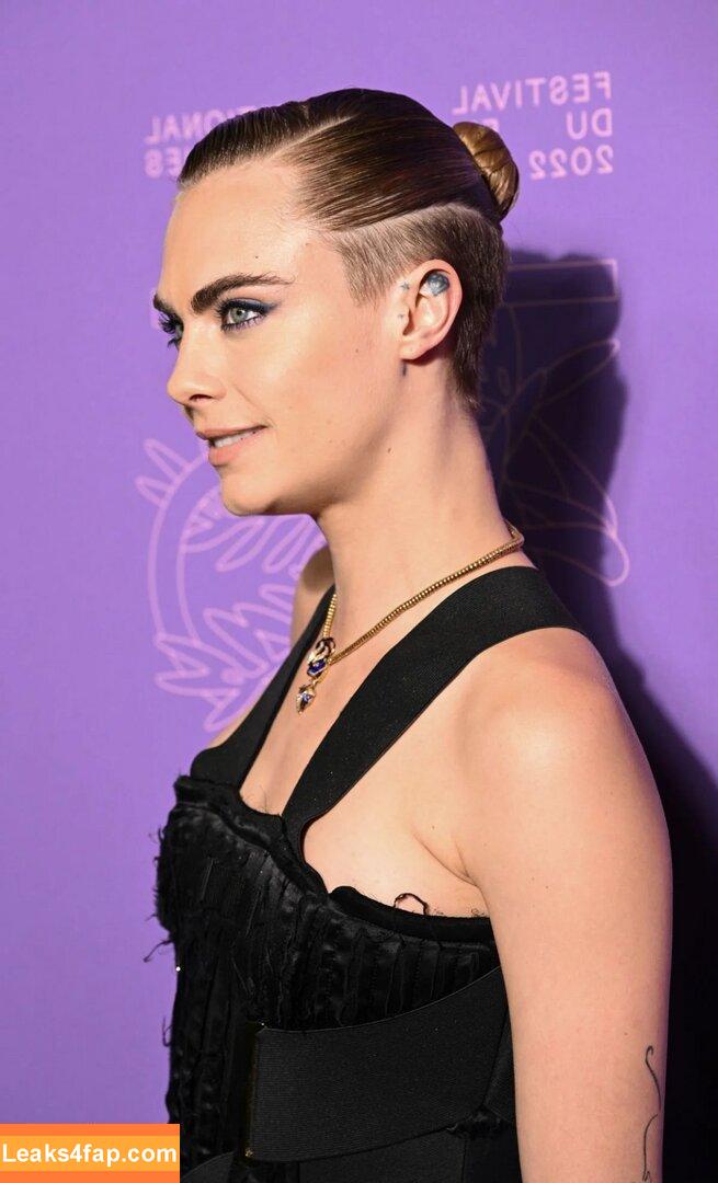 Cara Delevingne / CaraDelevingneOfficialPage / caradelevingne слитое фото фото #0202