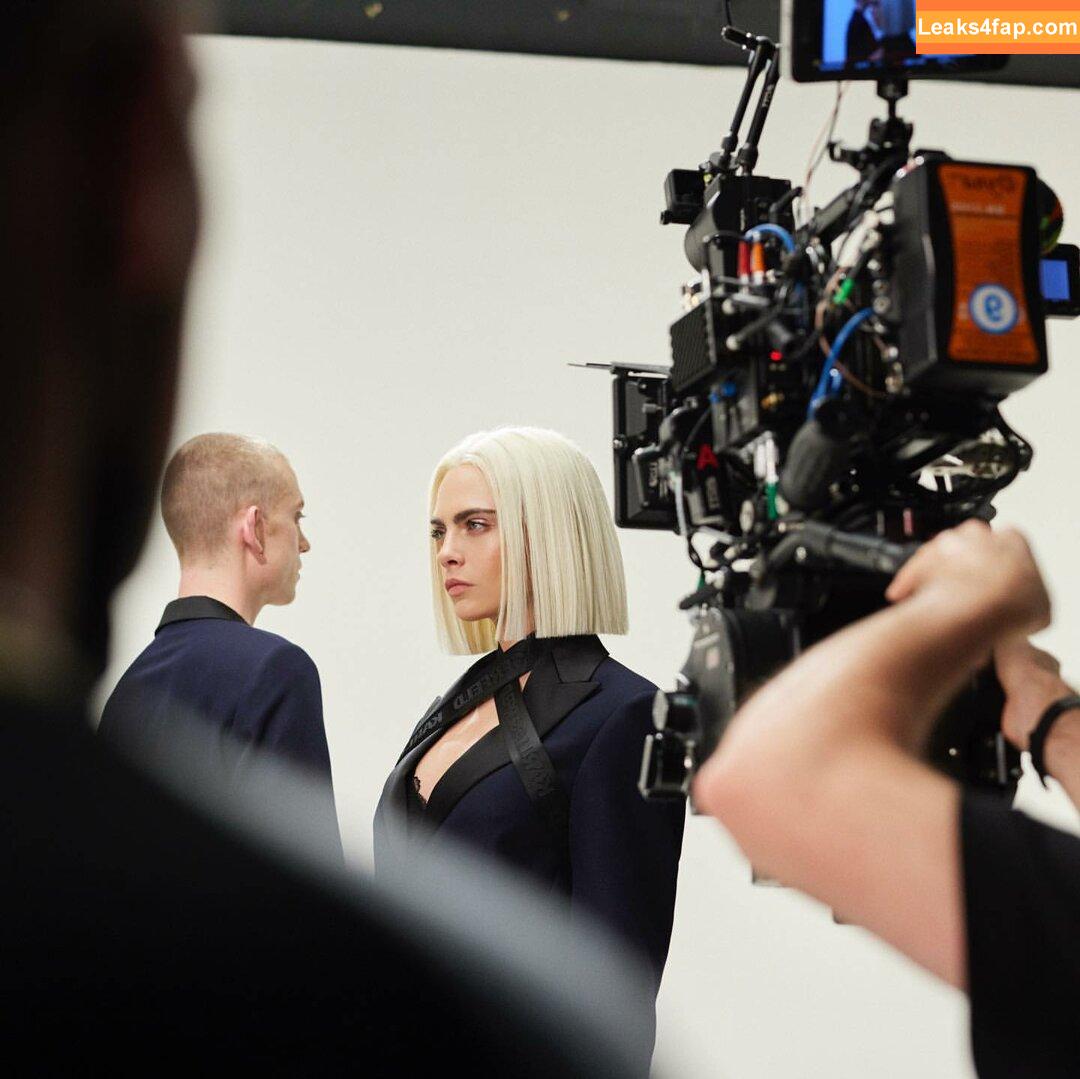 Cara Delevingne / CaraDelevingneOfficialPage / caradelevingne слитое фото фото #0292