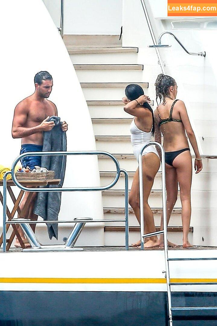 Cara Delevingne / CaraDelevingneOfficialPage / caradelevingne слитое фото фото #0305