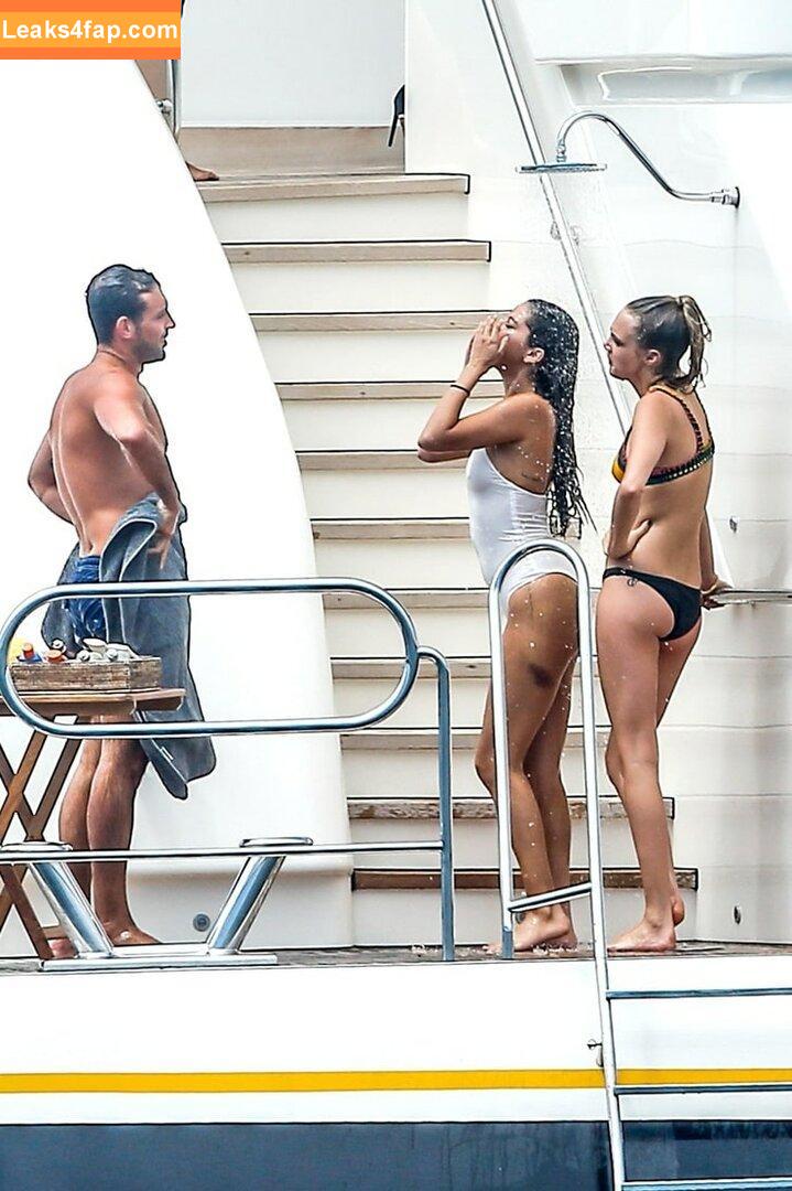 Cara Delevingne / CaraDelevingneOfficialPage / caradelevingne слитое фото фото #0307