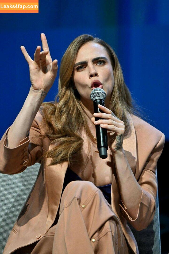 Cara Delevingne / CaraDelevingneOfficialPage / caradelevingne слитое фото фото #0351