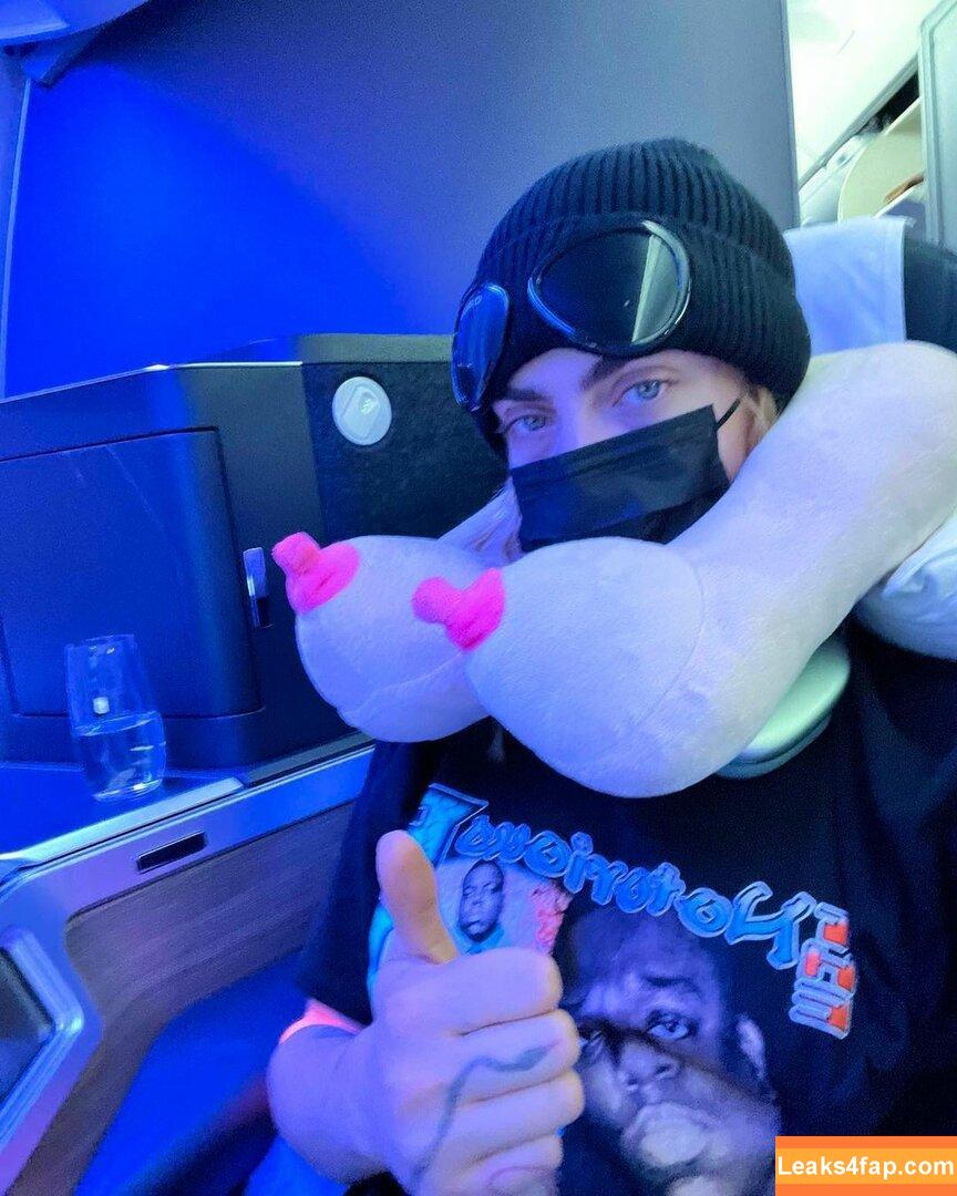 Cara Delevingne / CaraDelevingneOfficialPage / caradelevingne leaked photo photo #0380