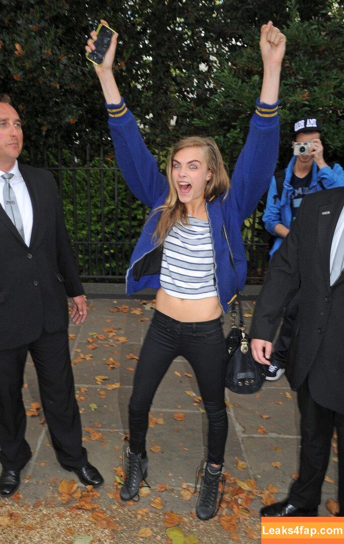 Cara Delevingne / CaraDelevingneOfficialPage / caradelevingne слитое фото фото #0391