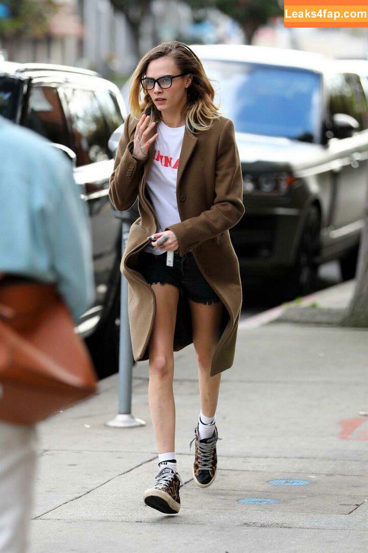 Cara Delevingne / CaraDelevingneOfficialPage / caradelevingne слитое фото фото #0392