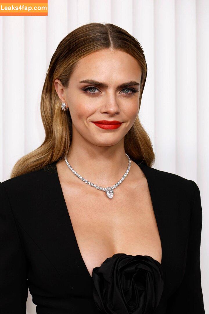 Cara Delevingne / CaraDelevingneOfficialPage / caradelevingne слитое фото фото #0437