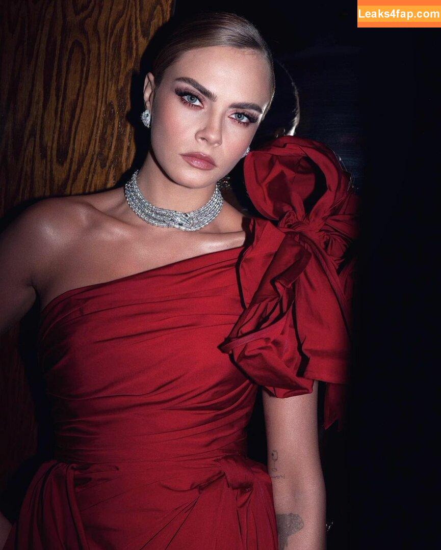 Cara Delevingne / CaraDelevingneOfficialPage / caradelevingne слитое фото фото #0473