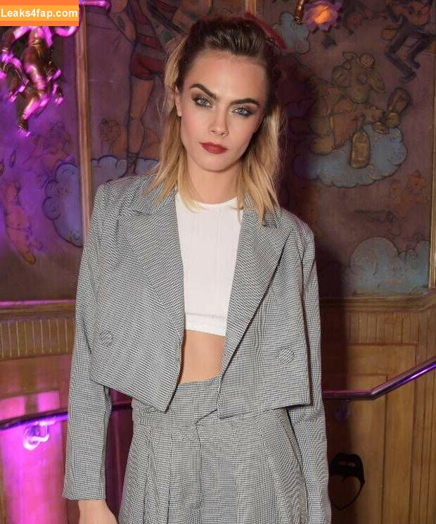 Cara Delevingne / CaraDelevingneOfficialPage / caradelevingne leaked photo photo #0517