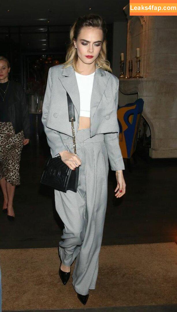 Cara Delevingne / CaraDelevingneOfficialPage / caradelevingne слитое фото фото #0526