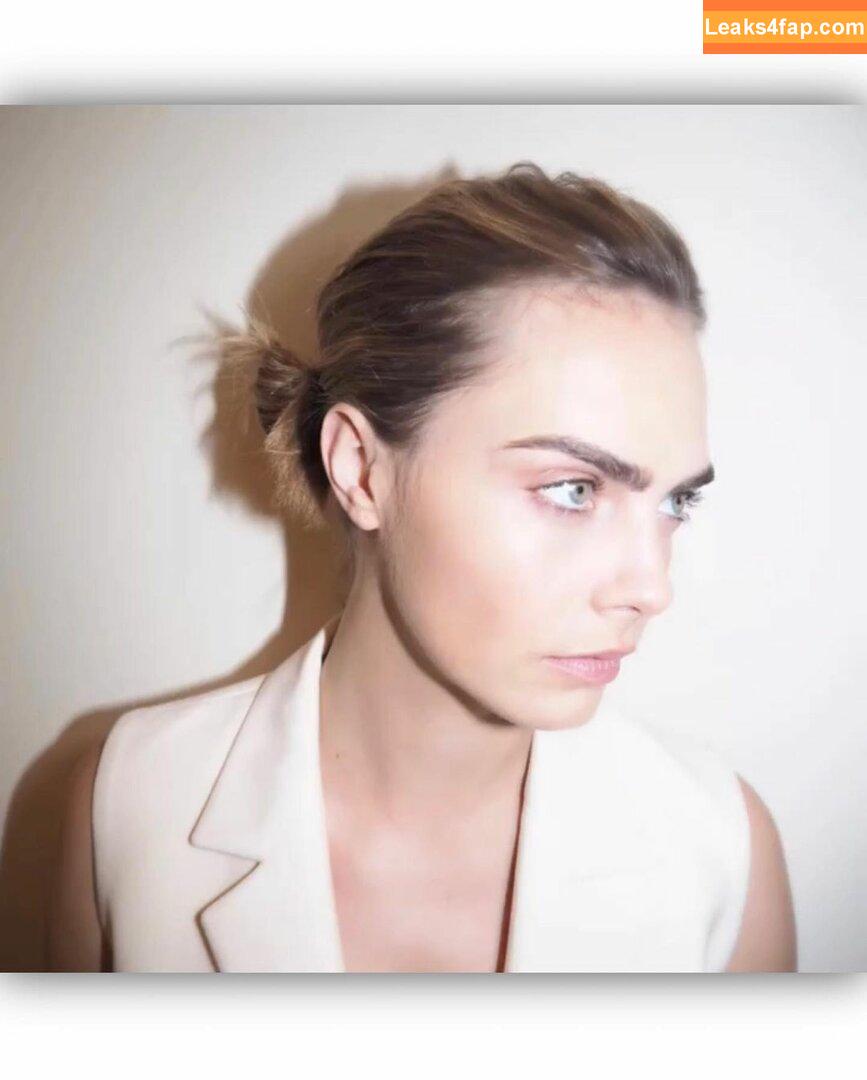 Cara Delevingne / CaraDelevingneOfficialPage / caradelevingne leaked photo photo #0532